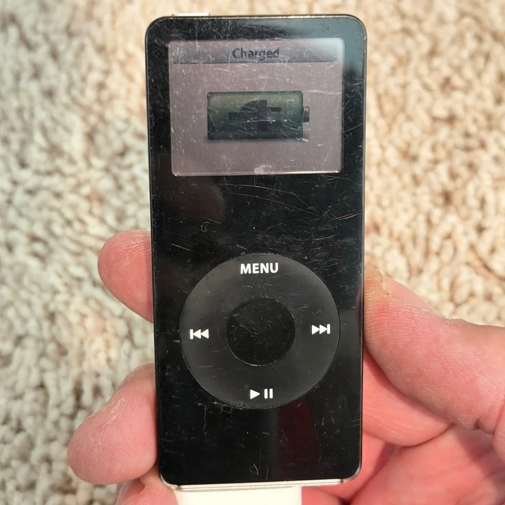Apple iPod Nano 1st Generation Black 2GB Model MA099LL A1137 Needs Battery